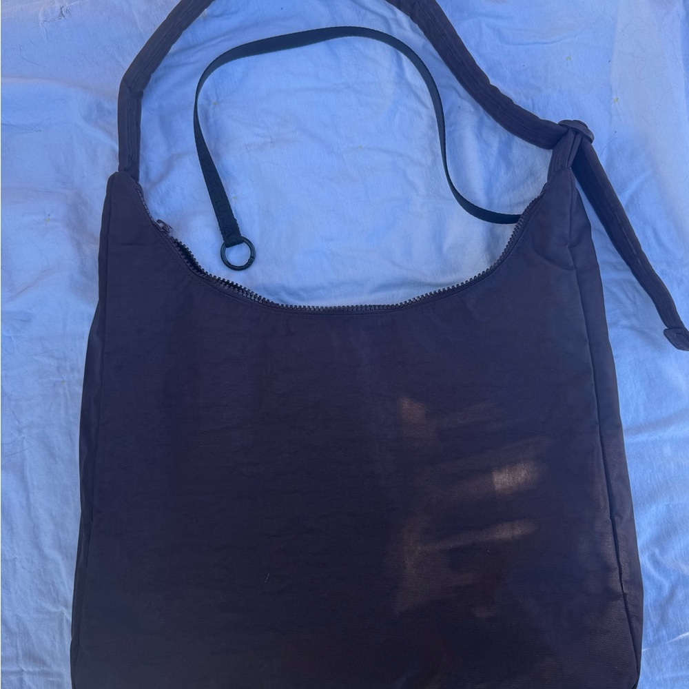 BAGGU Shoulder Bag in Chocolate Plum
